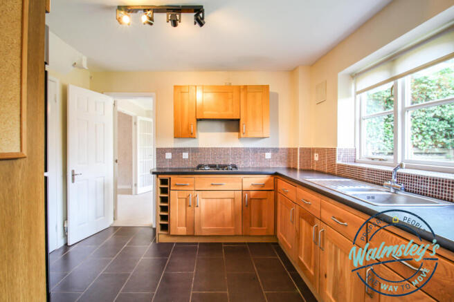 Comprehensively fitted kitchen