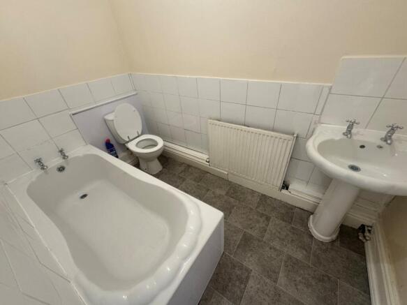 2 bed Terraced to rent Image 7