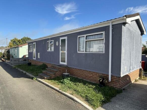 2-bed caravan on James Avenue, Clearways Park, TN15, £155,000