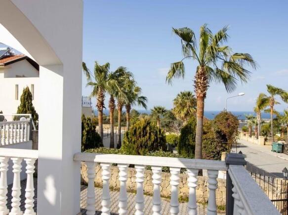 4 bedroom resale villa + swimming pool + central heating + air conditioning + Title deed in the owner?s name VAT paid Image 9999 3