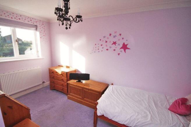 Bedroom 3 photo 2