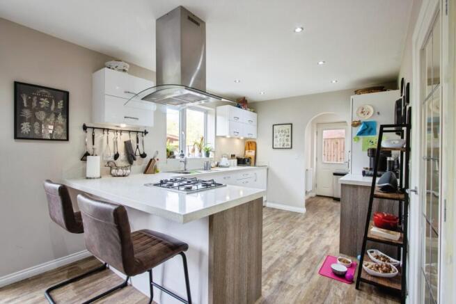 4 bed Detached for sale Image 6