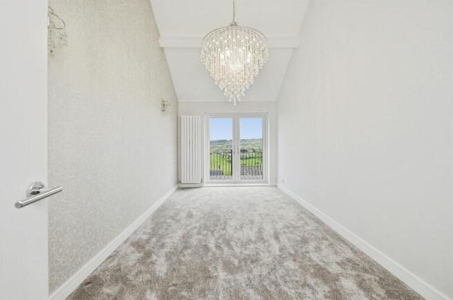 4 bed Detached for sale Image 8