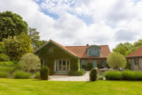 Immaculately Presented Home with Field Views in South Creake