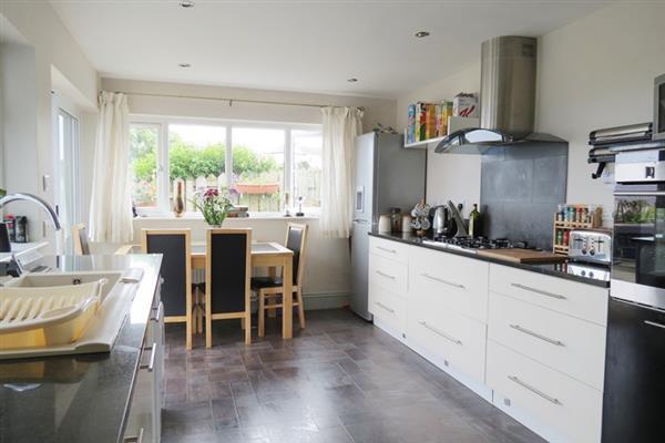 LIVING KITCHEN/DINING ROOM