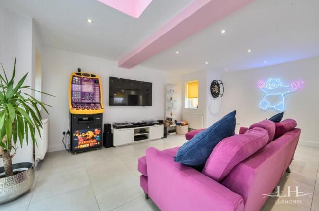 Hillview Avenue, Hornchurch photo 4
