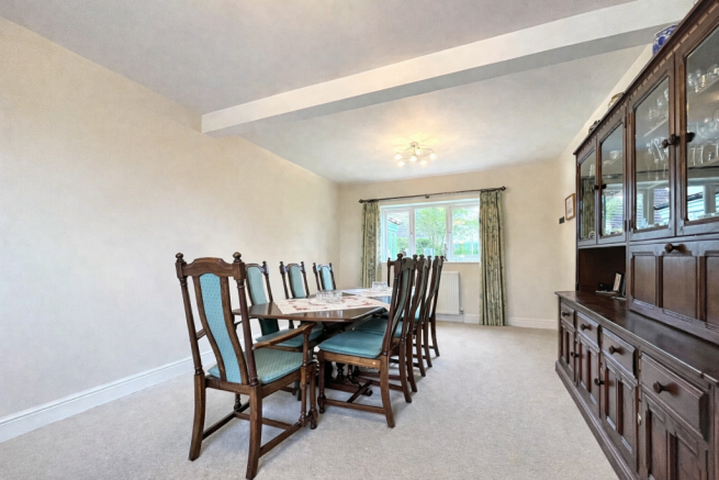 5 bed Detached for sale Image 7