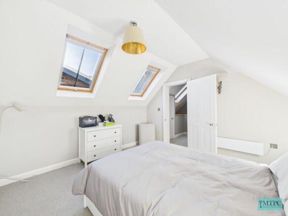 2 bed Apartment to rent Image 4
