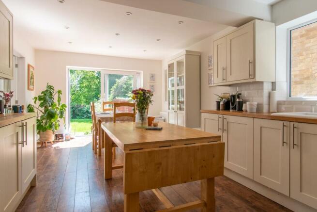 Kitchen/ Dining Room