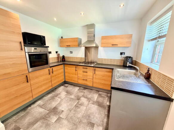 4 bed Town House for sale Image 7