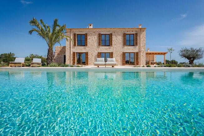 Exterior and Pool (1