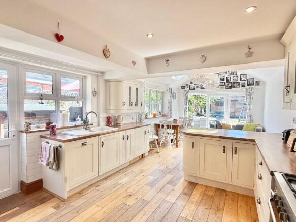 LIVING ROOM/KITCHEN