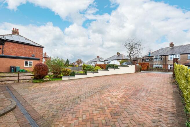 Front Garden & Drive