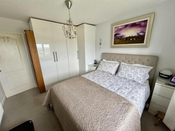 3 bed Semi-Detached for sale Image 11