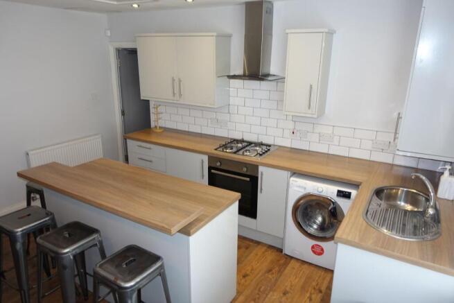 5 bed Private Halls to rent Image 6