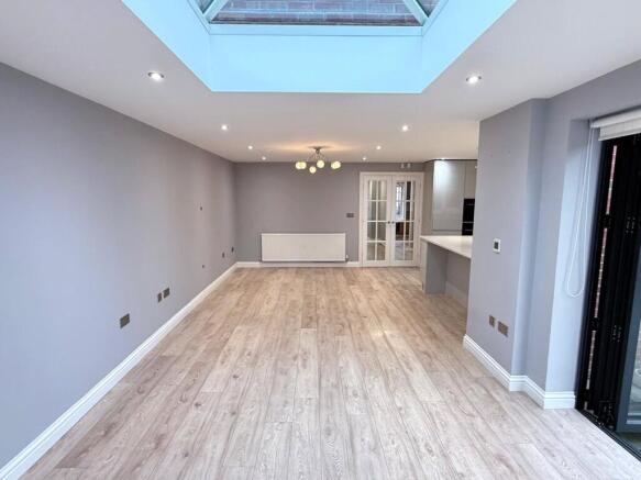 4 bed Detached to rent Image 9