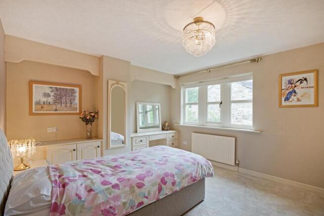 4 bed Mews for sale Image 5
