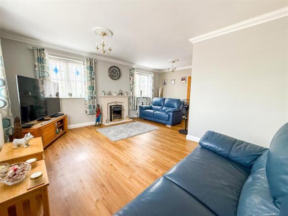 ALTERNATIVE VIEW OF LOUNGE