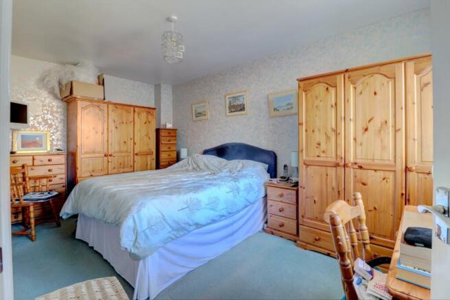Bedroom 1.jpg