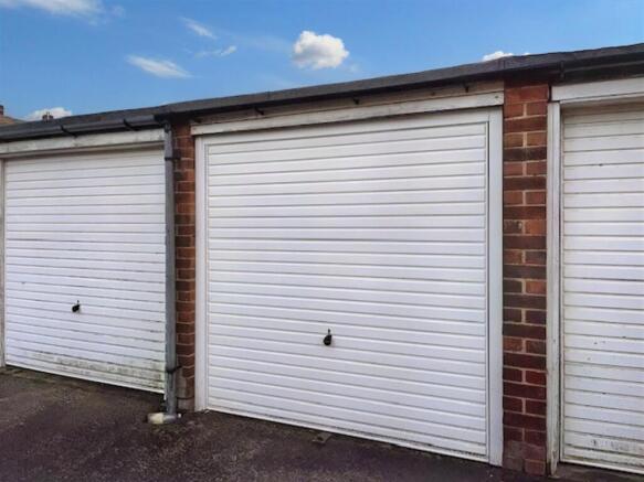 garage 5 elwin place.jpg