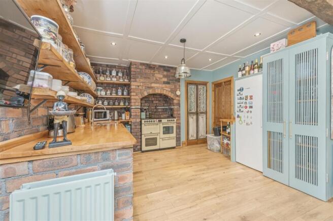 4 bed Semi-Detached for sale Image 6