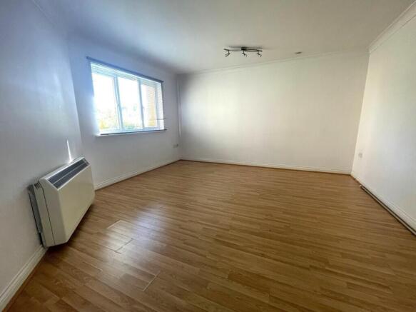 Clarendon Way, Colchester photo 4