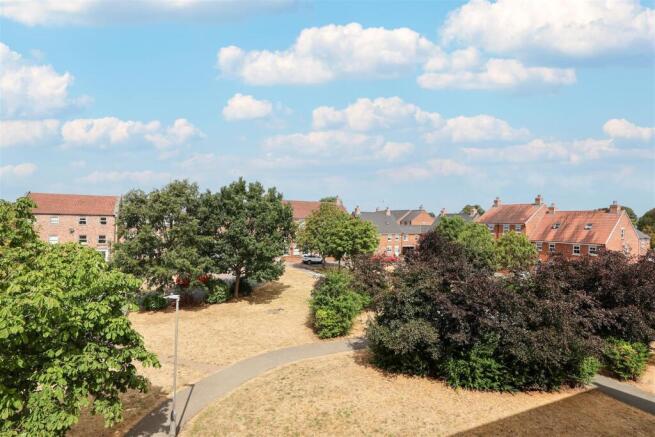 2 bed Apartment for sale Image 5