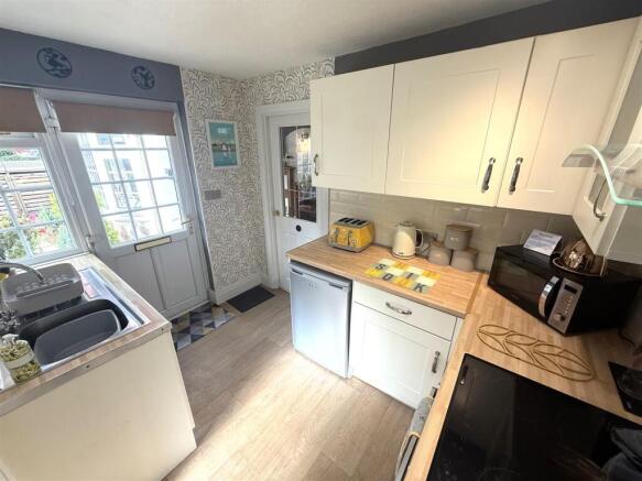 Kitchen 1.jpg