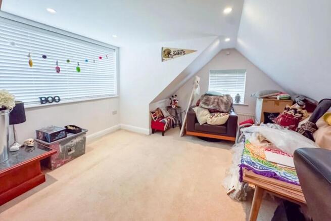 BEDROOM 4 (LOFT)