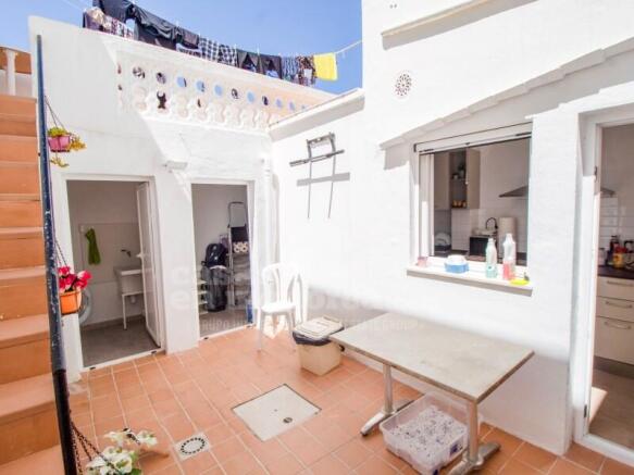 Ground floor house with patio in Mahón