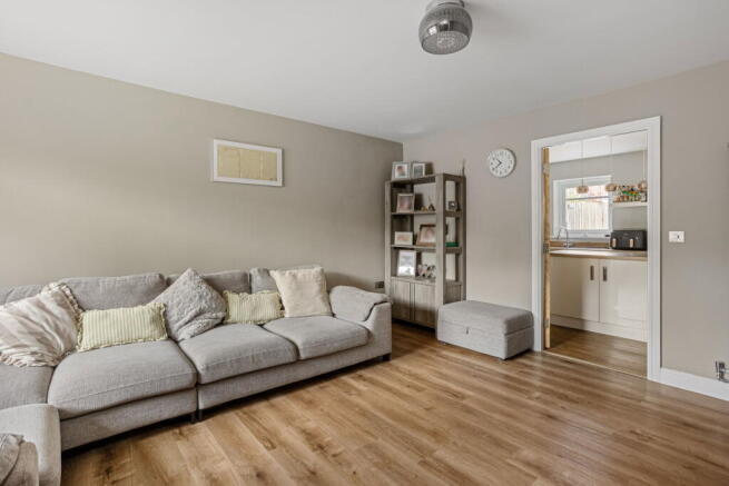 4 bed Semi-Detached for sale Image 4