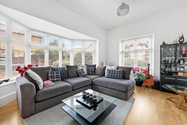 Lansdowne Road, South Woodford, E18 photo 4