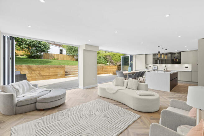 12 Hillside, SL7 3JY (LOW RES)-14