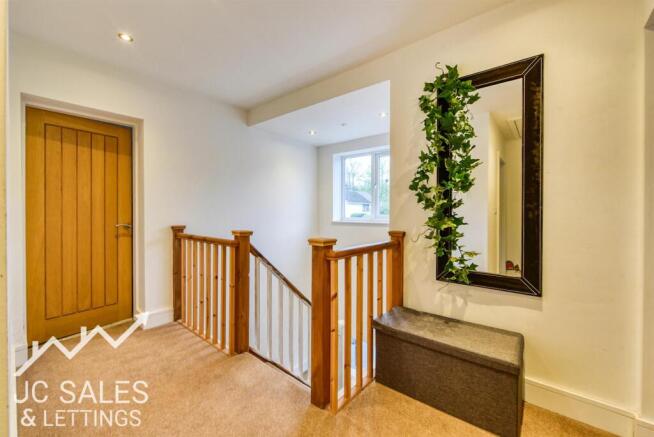 4 bed Detached for sale Image 6