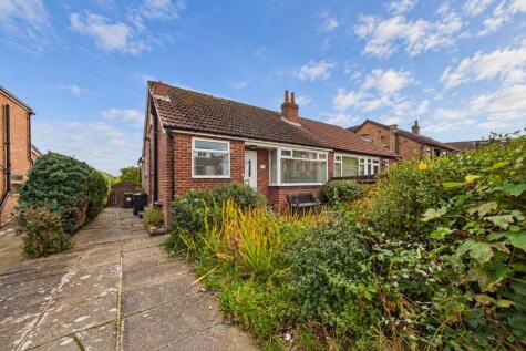 Mazebrook Crescent, Gomersal, Cleckheaton, West Yorkshire, BD19