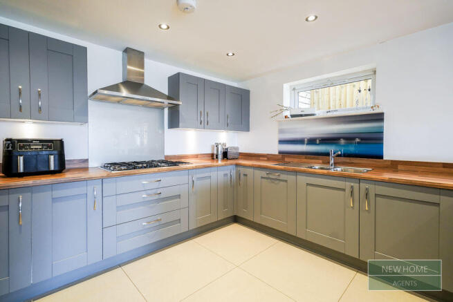 4 bed Detached for sale Image 3