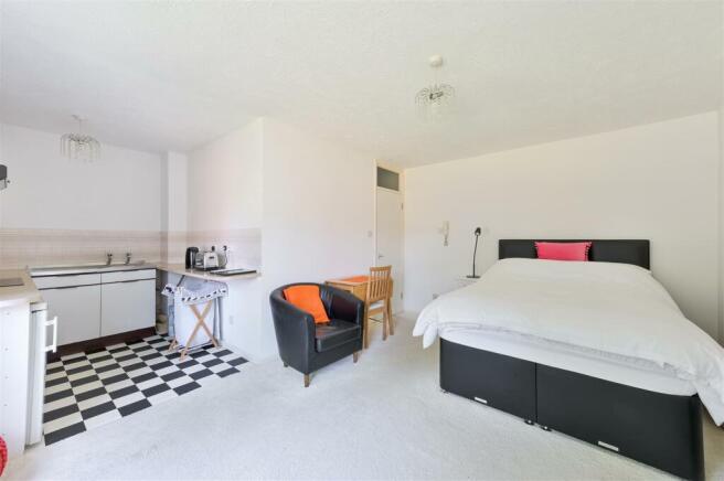 Bedroom/ Kitchen