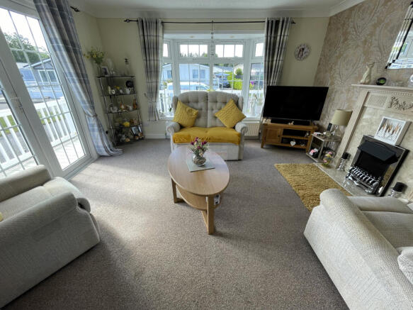 Lounge a.JPG