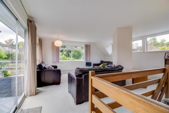 5 bed Detached for sale Image 6