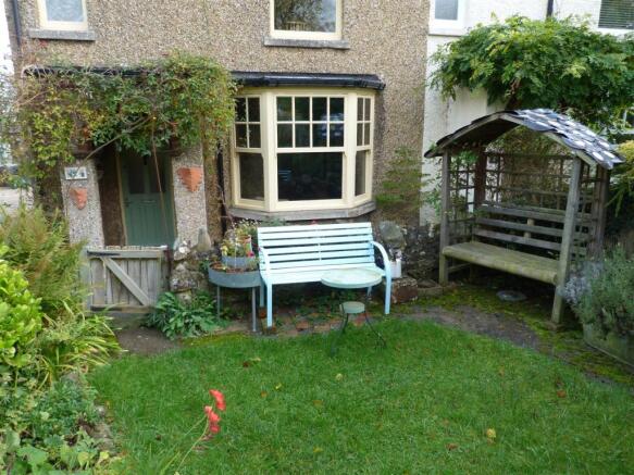 FRONT GARDEN