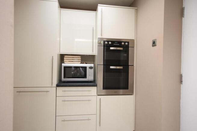 FITTED KITCHEN