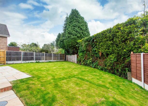 23 Farm Road-gdn.jpg