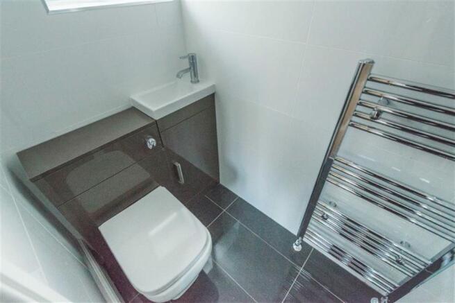 EN SUITE SHOWER ROOM