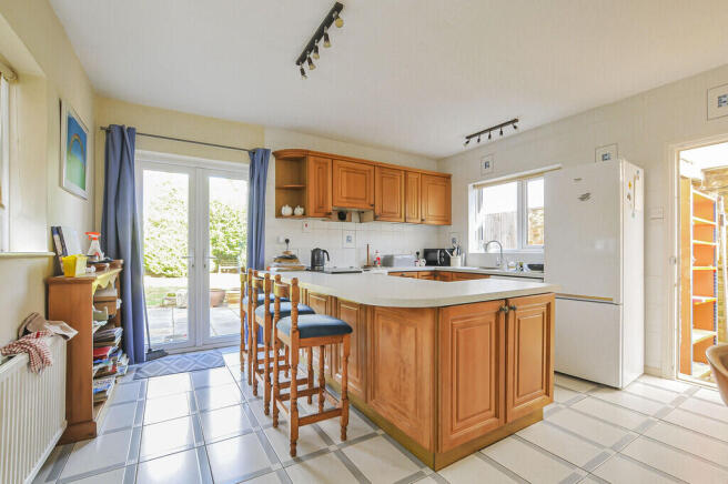 Sweetcroft Lane, North Hillingdon photo 2