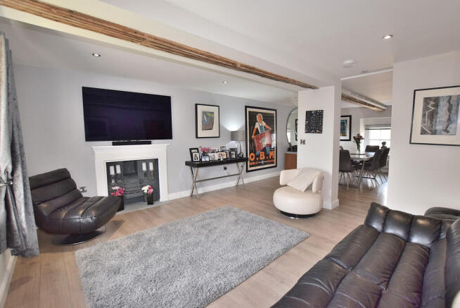 3 bed Apartment for sale Image 8