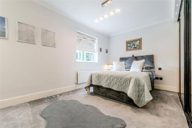 5 bed Detached for sale Image 7