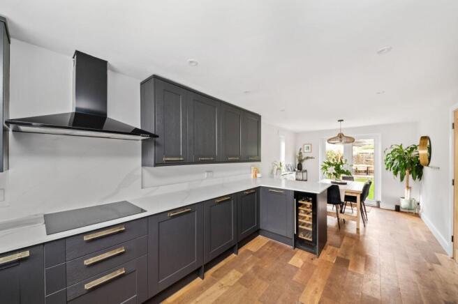 OPEN-PLAN DINING KITCHEN