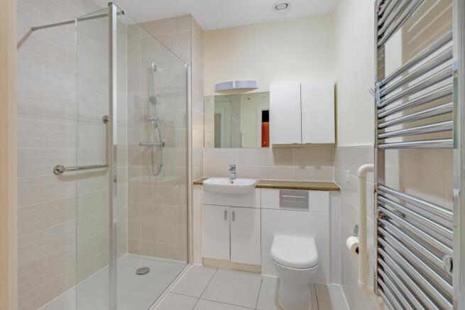 2 bed Retirement Property to rent Image 7