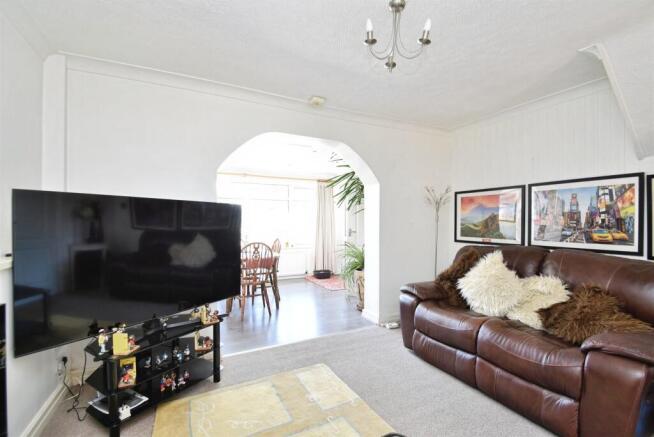 4 bed Detached Bungalow for sale Image 5