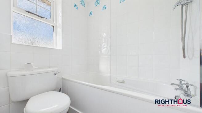 3 bed Semi-Detached to rent Image 6